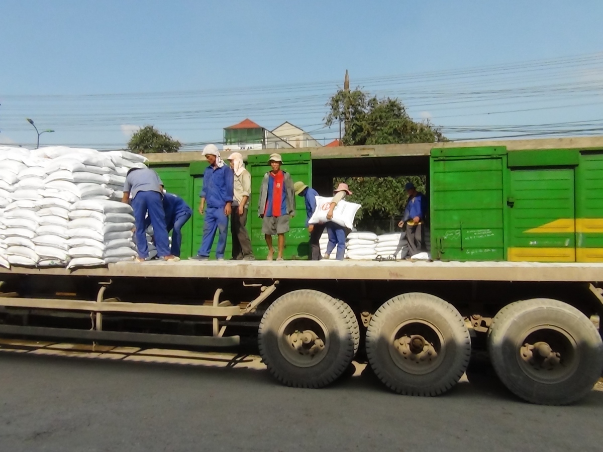 Where to ship goods to Laos Prestige!